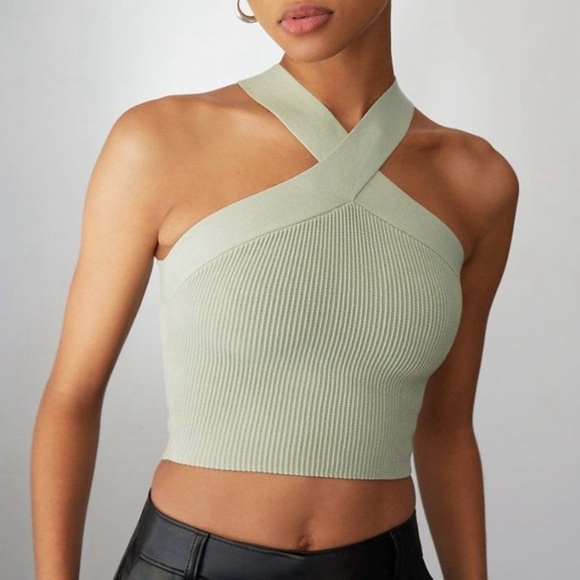 Aritzia Tops - Aritzia Sculpt Knit criss-cross cropped tank top. 💚
